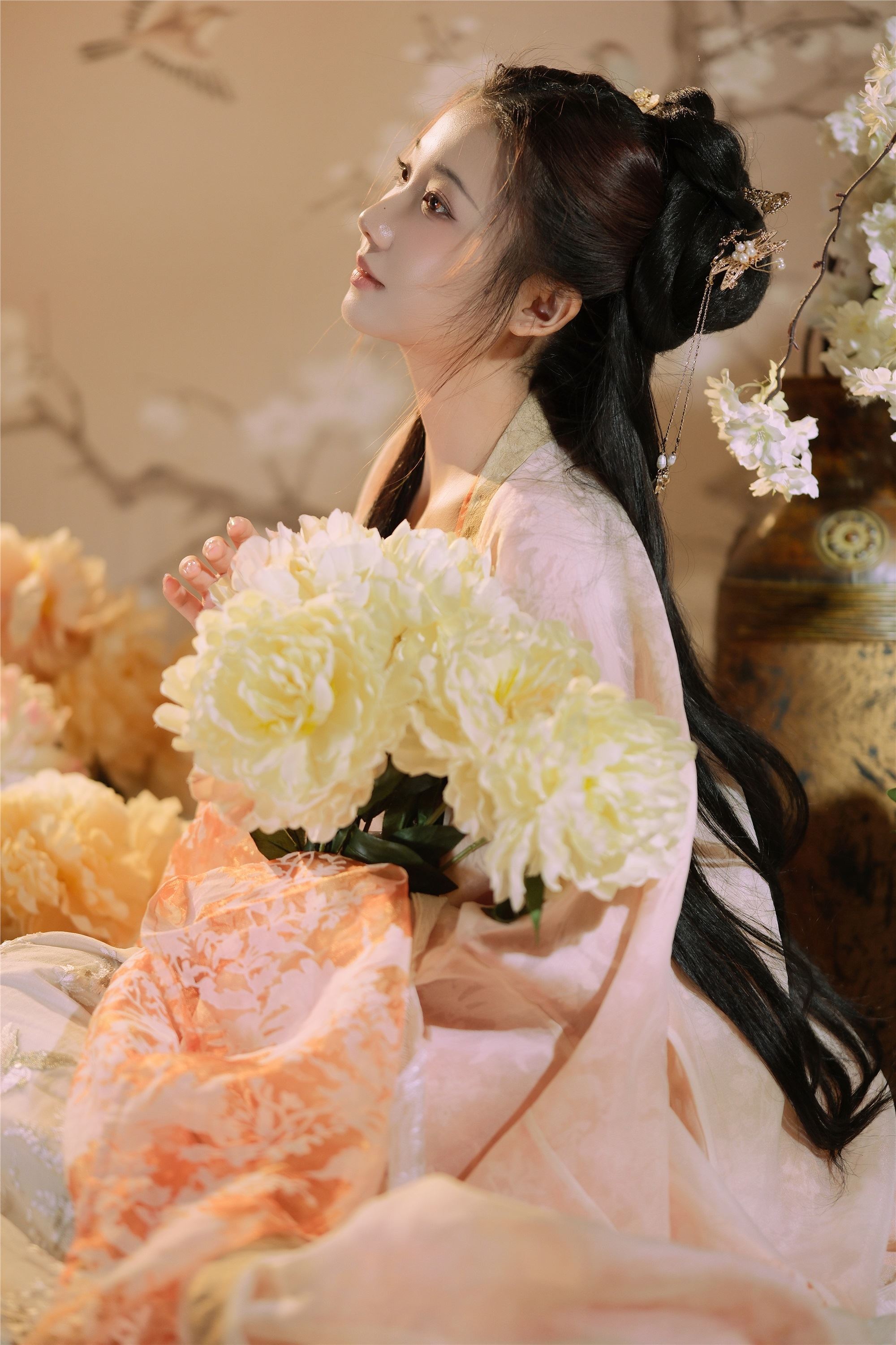 YITUYU艺图语 2025.01.11 花吻 安九鱼